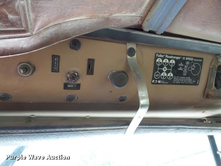 image for item DC5364 1982 International Transtar 4300 semi truck