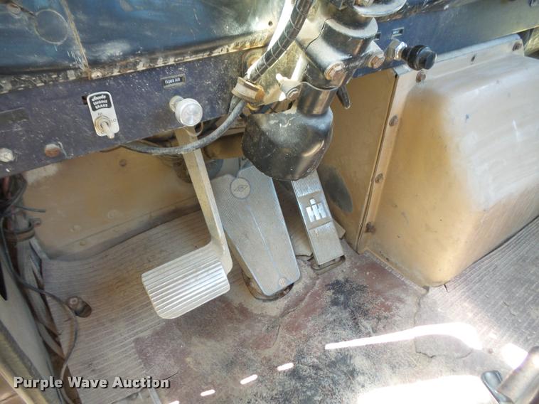 image for item DC5364 1982 International Transtar 4300 semi truck