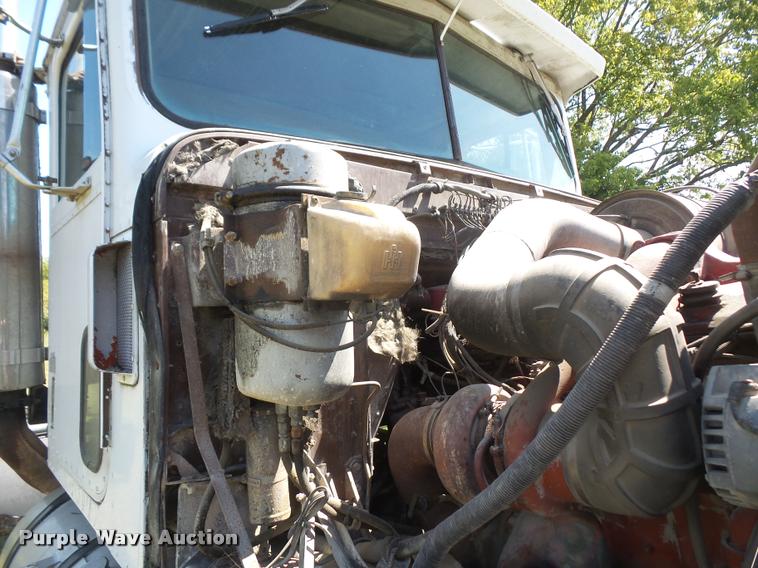 image for item DC5364 1982 International Transtar 4300 semi truck