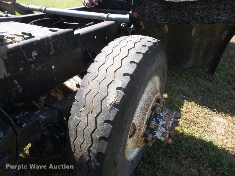 image for item DC5364 1982 International Transtar 4300 semi truck