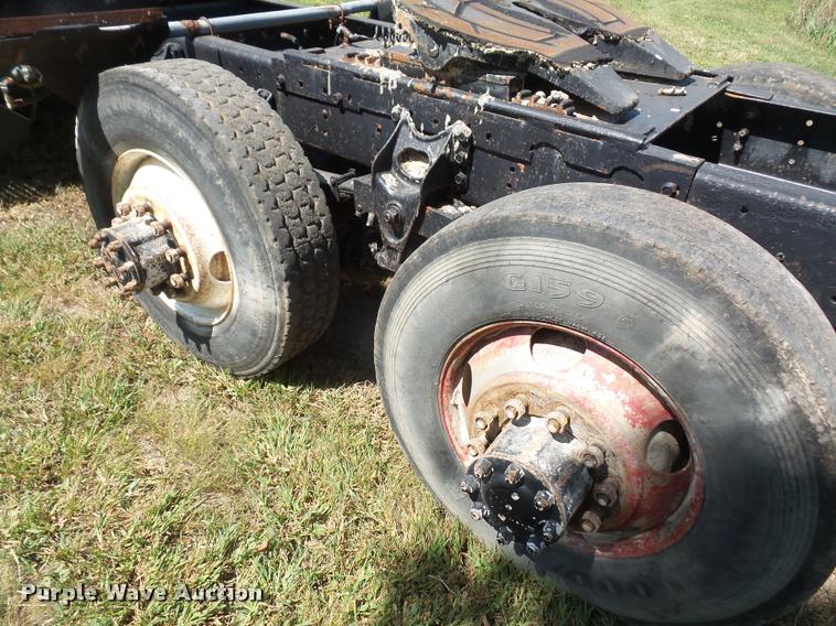 image for item DC5364 1982 International Transtar 4300 semi truck