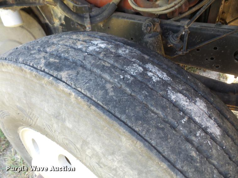 image for item DC5364 1982 International Transtar 4300 semi truck