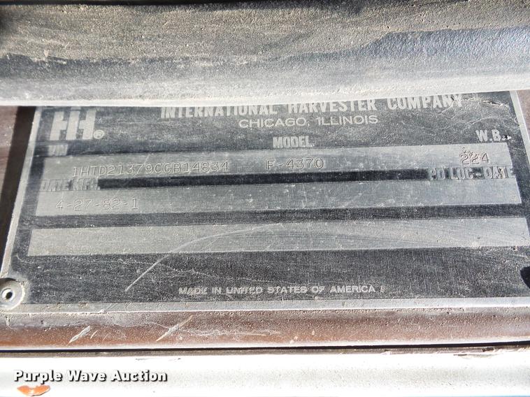 image for item DC5364 1982 International Transtar 4300 semi truck