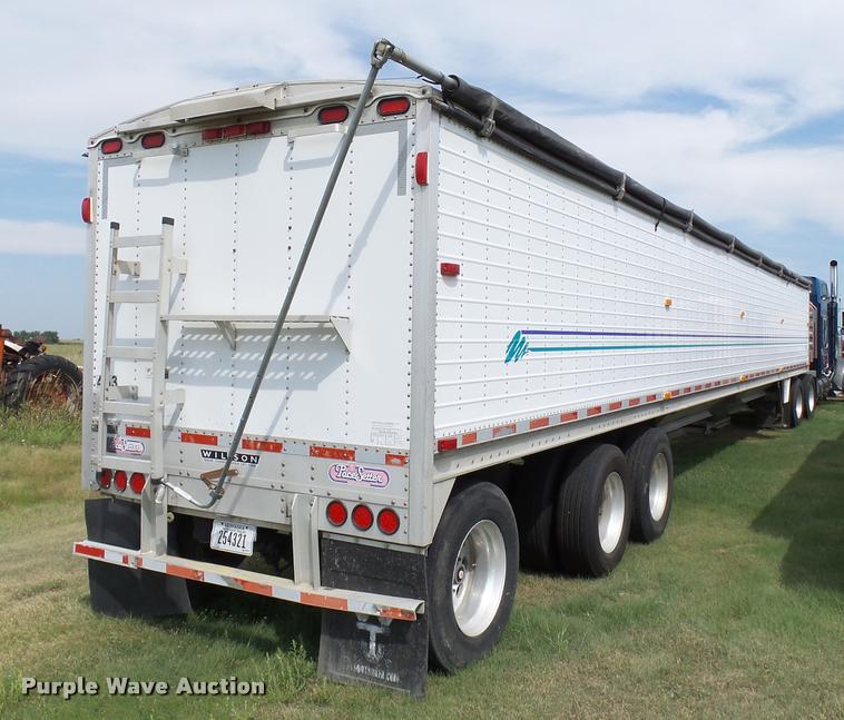 image for item DC6426 2005 Wilson DWH500 double hopper grain trailer