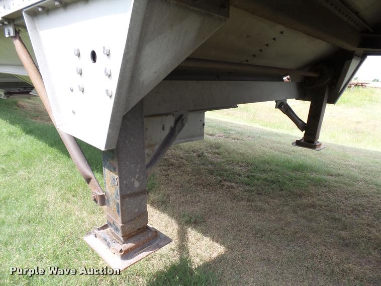 image for item DC6426 2005 Wilson DWH500 double hopper grain trailer