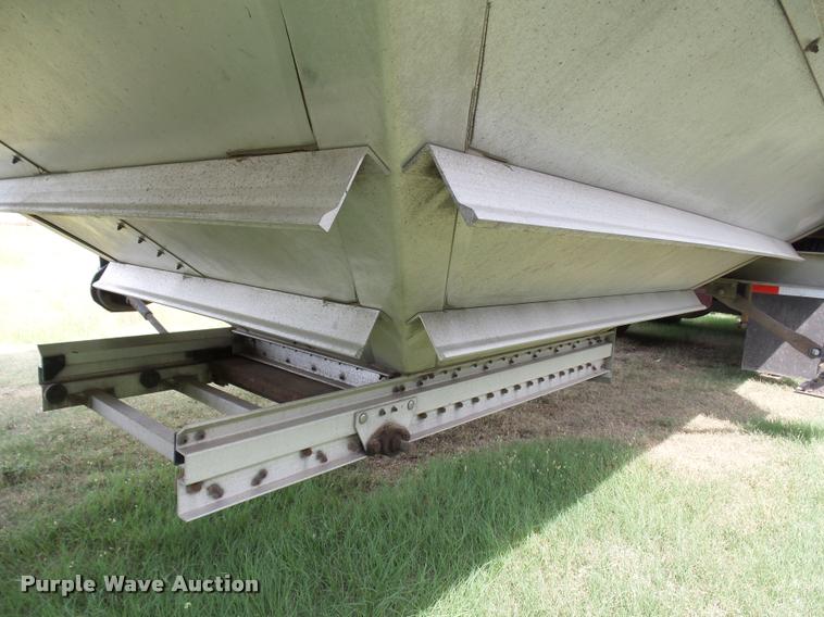 image for item DC6426 2005 Wilson DWH500 double hopper grain trailer