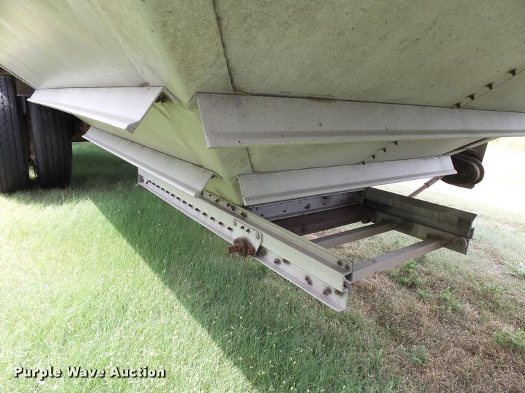image for item DC6426 2005 Wilson DWH500 double hopper grain trailer