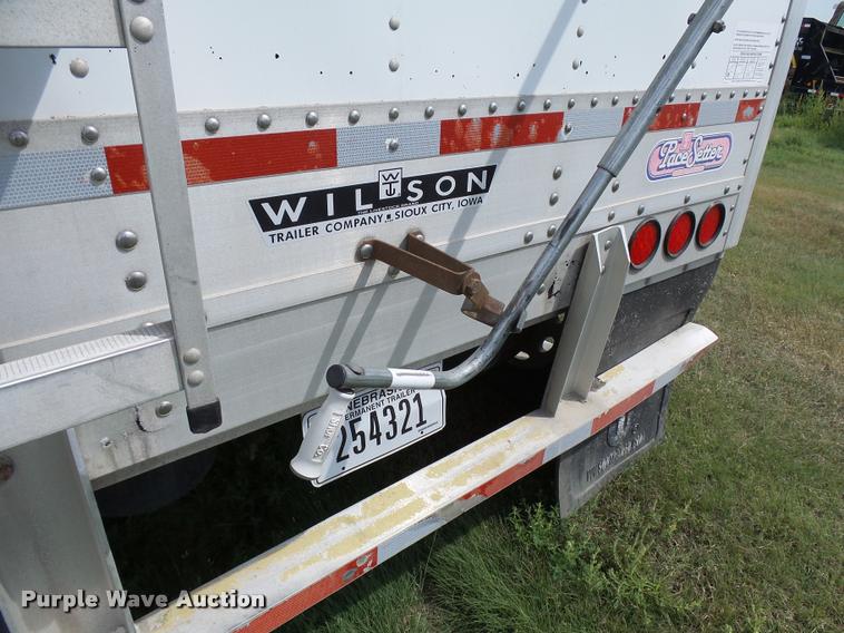 image for item DC6426 2005 Wilson DWH500 double hopper grain trailer