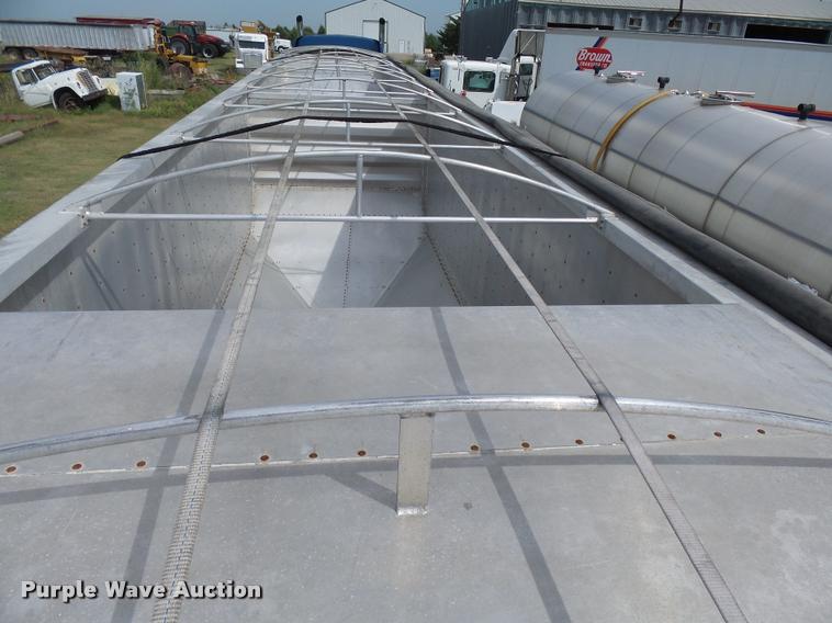 image for item DC6426 2005 Wilson DWH500 double hopper grain trailer