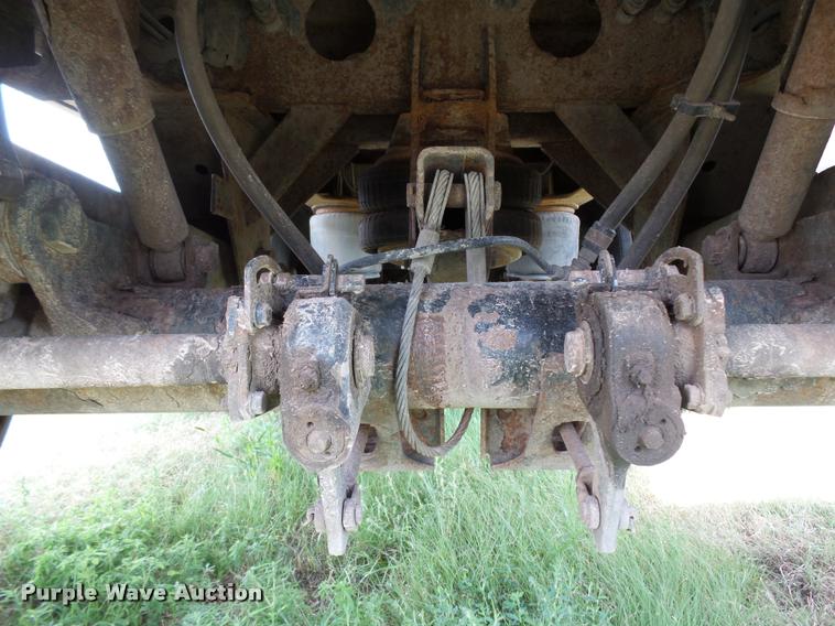 image for item DC6426 2005 Wilson DWH500 double hopper grain trailer