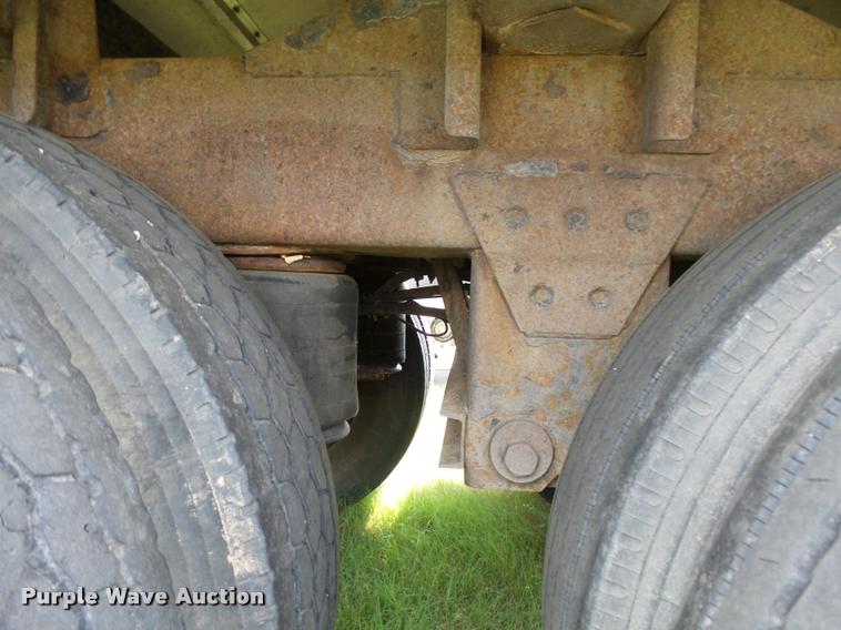 image for item DC6426 2005 Wilson DWH500 double hopper grain trailer