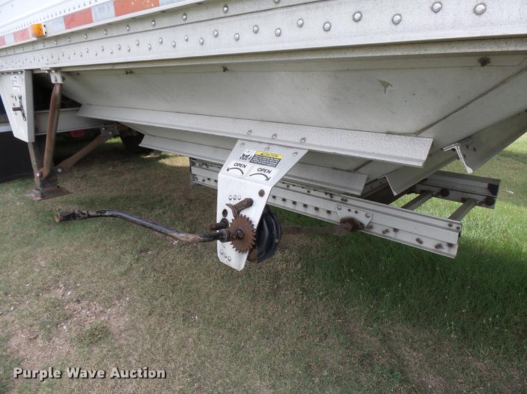 image for item DC6426 2005 Wilson DWH500 double hopper grain trailer