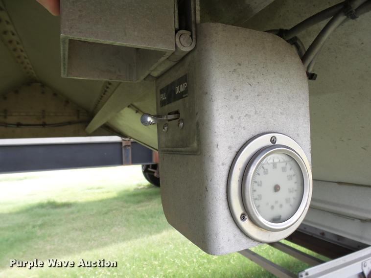 image for item DC6426 2005 Wilson DWH500 double hopper grain trailer