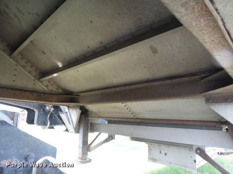 image for item DC6426 2005 Wilson DWH500 double hopper grain trailer