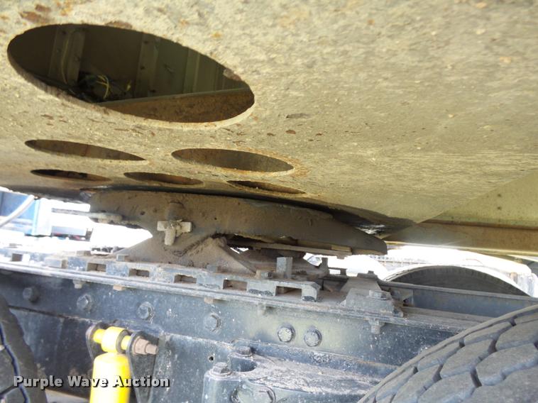 image for item DC6426 2005 Wilson DWH500 double hopper grain trailer