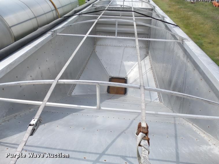 image for item DC6426 2005 Wilson DWH500 double hopper grain trailer