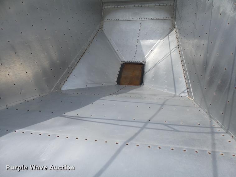 image for item DC6426 2005 Wilson DWH500 double hopper grain trailer