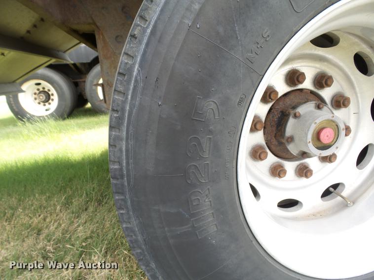 image for item DC6426 2005 Wilson DWH500 double hopper grain trailer