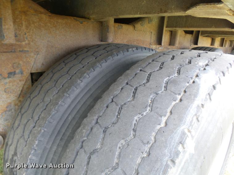 image for item DC6426 2005 Wilson DWH500 double hopper grain trailer