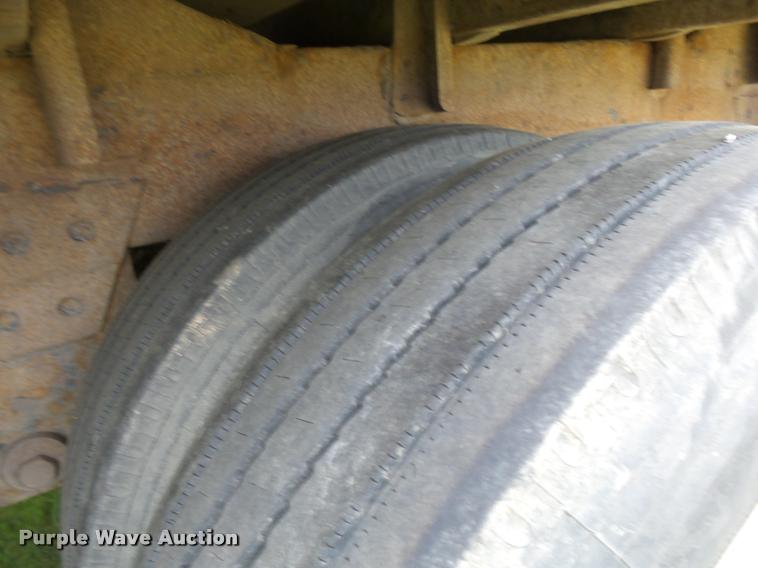 image for item DC6426 2005 Wilson DWH500 double hopper grain trailer