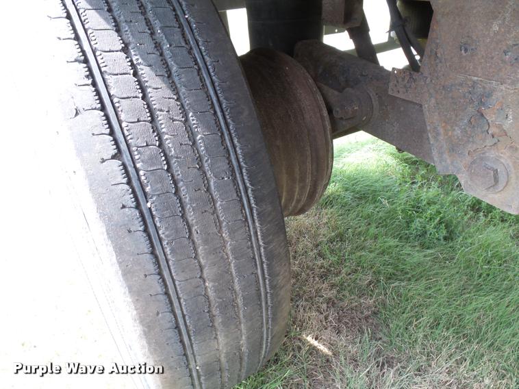 image for item DC6426 2005 Wilson DWH500 double hopper grain trailer