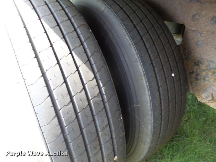 image for item DC6426 2005 Wilson DWH500 double hopper grain trailer