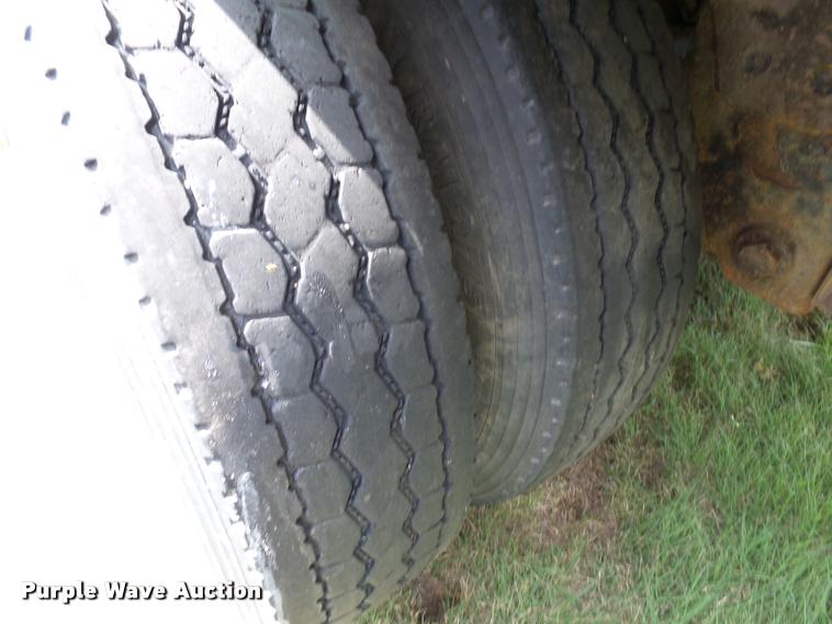 image for item DC6426 2005 Wilson DWH500 double hopper grain trailer