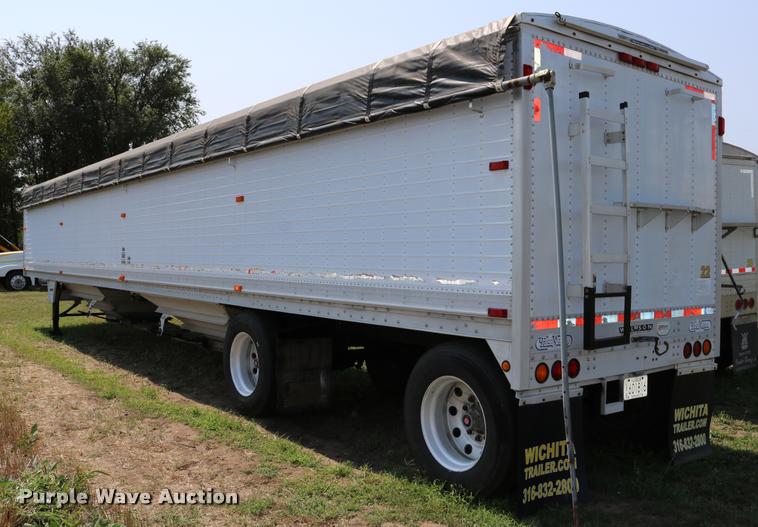 image for item DD0169 1999 Wilson DWH 400 Pace Setter double hopper grain trailer