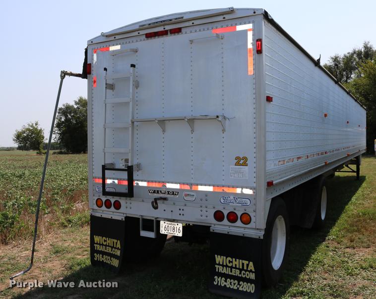 image for item DD0169 1999 Wilson DWH 400 Pace Setter double hopper grain trailer