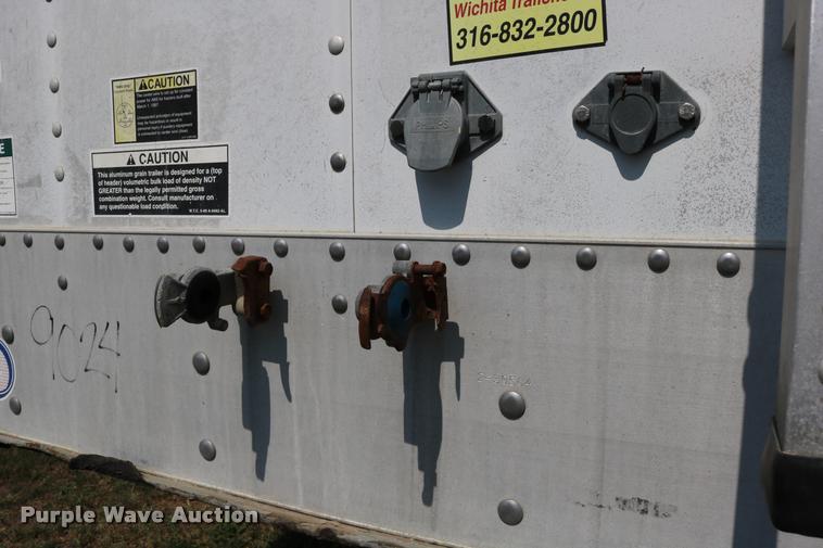 image for item DD0169 1999 Wilson DWH 400 Pace Setter double hopper grain trailer