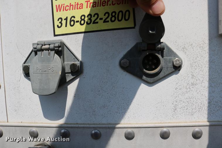 image for item DD0169 1999 Wilson DWH 400 Pace Setter double hopper grain trailer