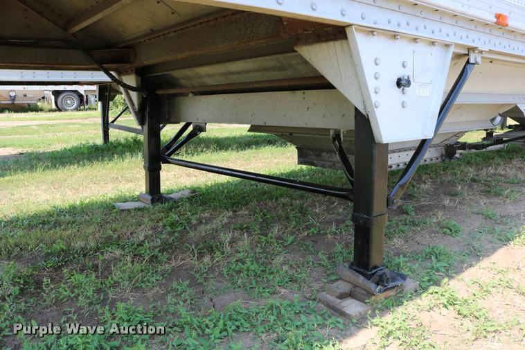 image for item DD0169 1999 Wilson DWH 400 Pace Setter double hopper grain trailer