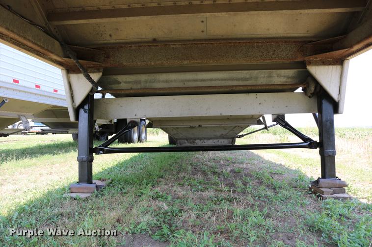 image for item DD0169 1999 Wilson DWH 400 Pace Setter double hopper grain trailer