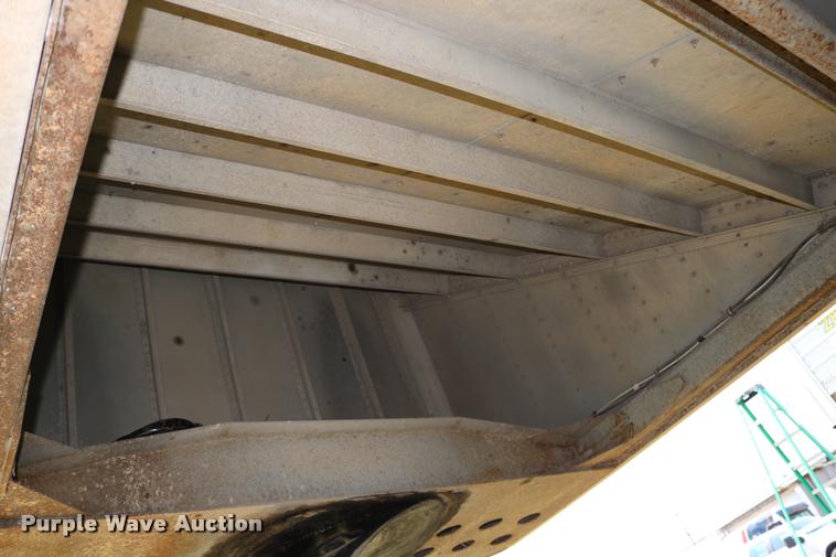 image for item DD0169 1999 Wilson DWH 400 Pace Setter double hopper grain trailer