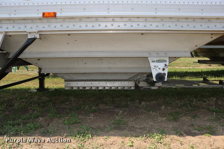 image for item DD0169 1999 Wilson DWH 400 Pace Setter double hopper grain trailer