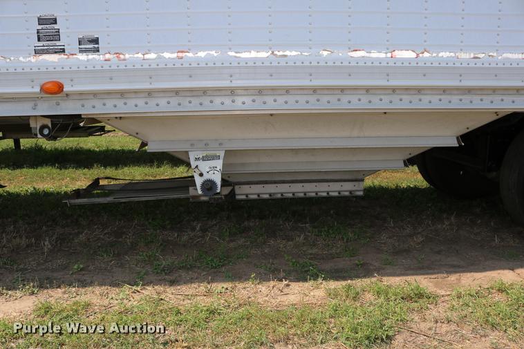 image for item DD0169 1999 Wilson DWH 400 Pace Setter double hopper grain trailer