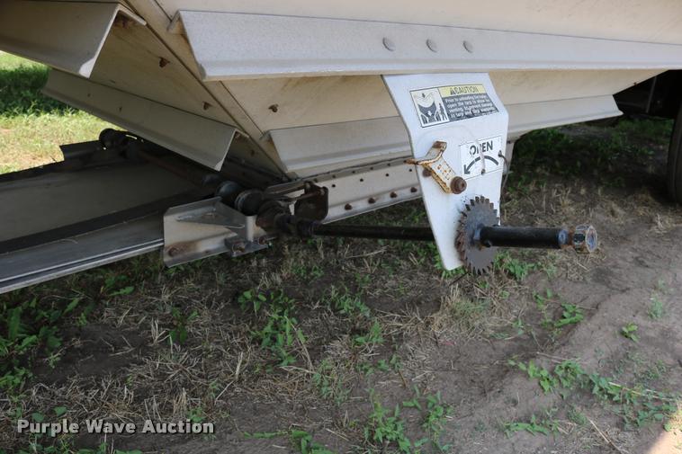 image for item DD0169 1999 Wilson DWH 400 Pace Setter double hopper grain trailer