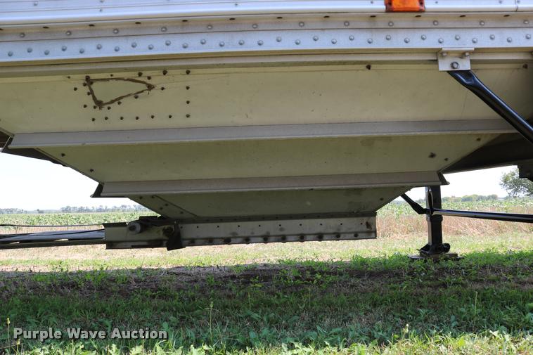 image for item DD0169 1999 Wilson DWH 400 Pace Setter double hopper grain trailer