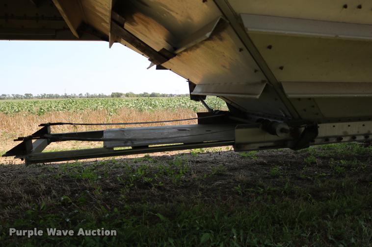 image for item DD0169 1999 Wilson DWH 400 Pace Setter double hopper grain trailer