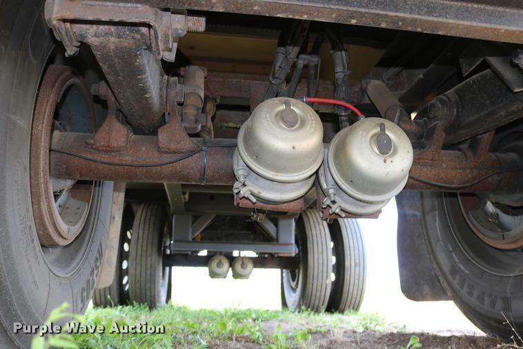 image for item DD0169 1999 Wilson DWH 400 Pace Setter double hopper grain trailer