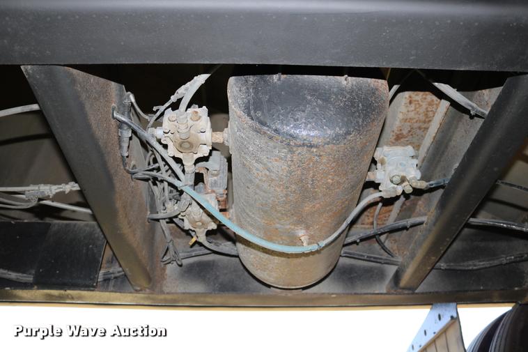 image for item DD0169 1999 Wilson DWH 400 Pace Setter double hopper grain trailer