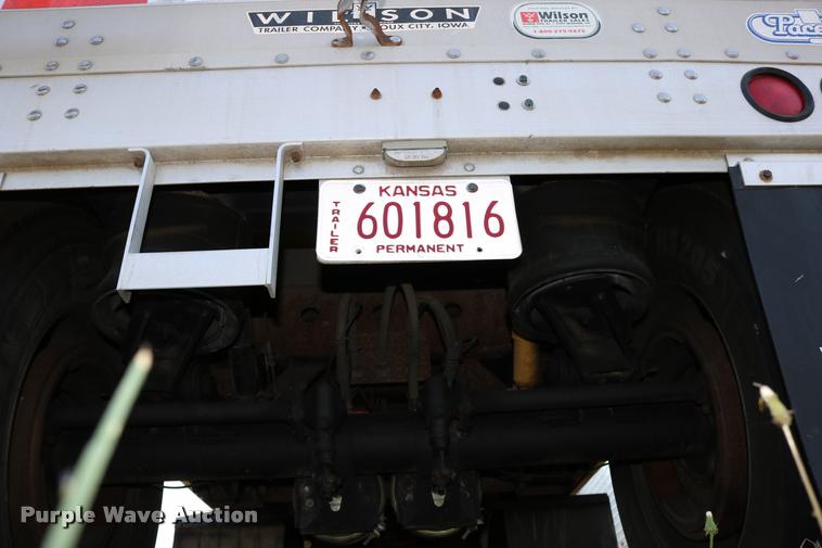 image for item DD0169 1999 Wilson DWH 400 Pace Setter double hopper grain trailer