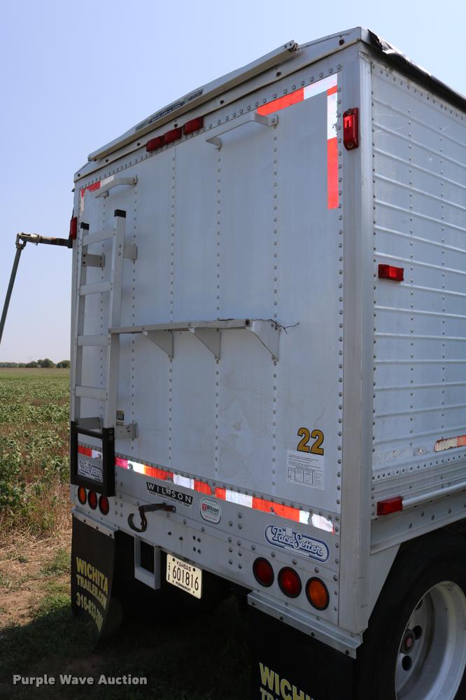 image for item DD0169 1999 Wilson DWH 400 Pace Setter double hopper grain trailer