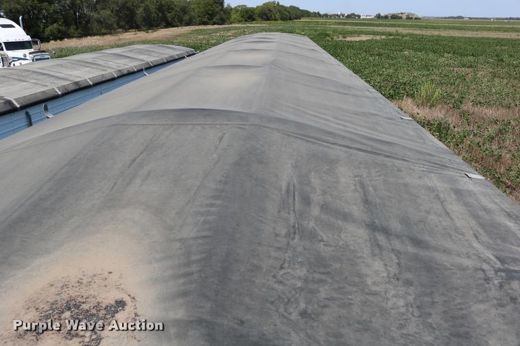 image for item DD0169 1999 Wilson DWH 400 Pace Setter double hopper grain trailer