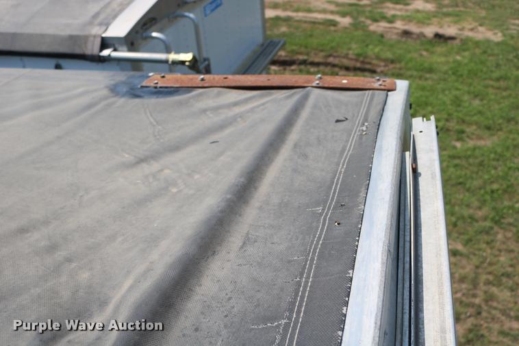 image for item DD0169 1999 Wilson DWH 400 Pace Setter double hopper grain trailer