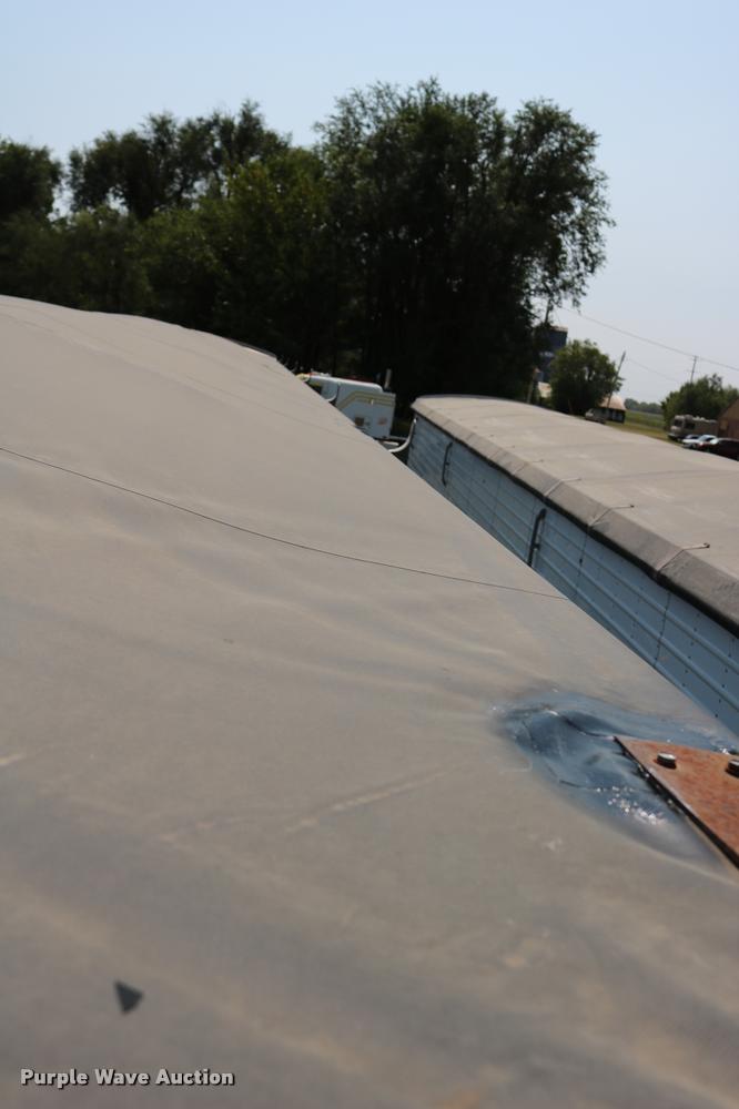 image for item DD0169 1999 Wilson DWH 400 Pace Setter double hopper grain trailer