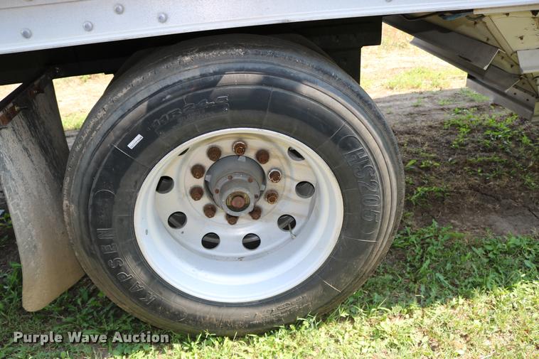 image for item DD0169 1999 Wilson DWH 400 Pace Setter double hopper grain trailer