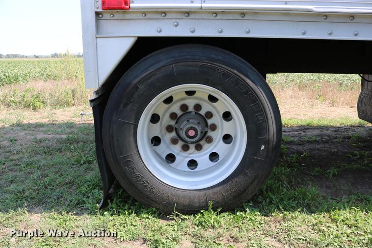 image for item DD0169 1999 Wilson DWH 400 Pace Setter double hopper grain trailer
