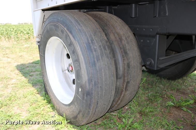 image for item DD0169 1999 Wilson DWH 400 Pace Setter double hopper grain trailer