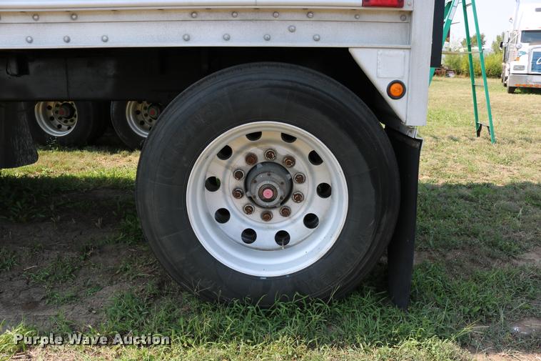 image for item DD0169 1999 Wilson DWH 400 Pace Setter double hopper grain trailer
